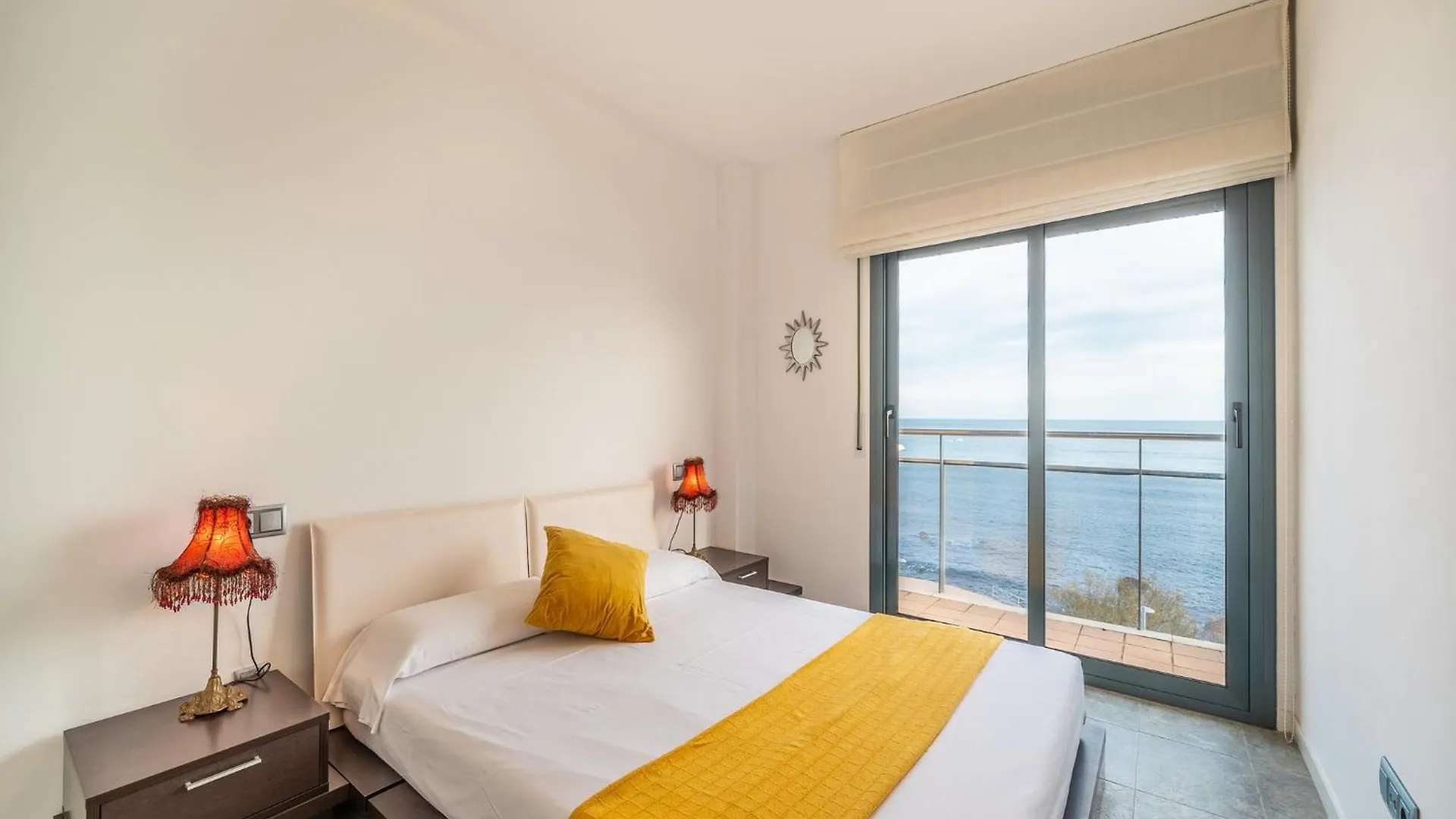 Beachfront Apartment In L' Escala 0*,